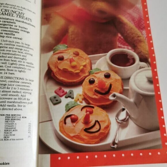 Pillsbury Cookbook 1988 Fall Baking Recipes Booklet DAMAGED Autumn Harvest Vibes - Picture 5 of 9